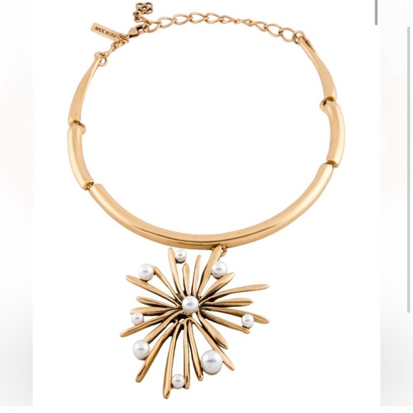 Oscar del La renta necklace preowned excellent shape
